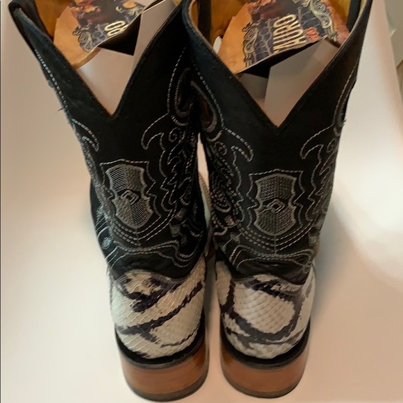 Snake skin pattern boots - Picture 4 of 9